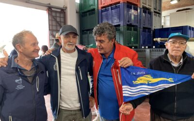 El Club Náutico de Jávea hace entrega del  banderín azul a la Embarcación de Vela Latina “La Valenciana